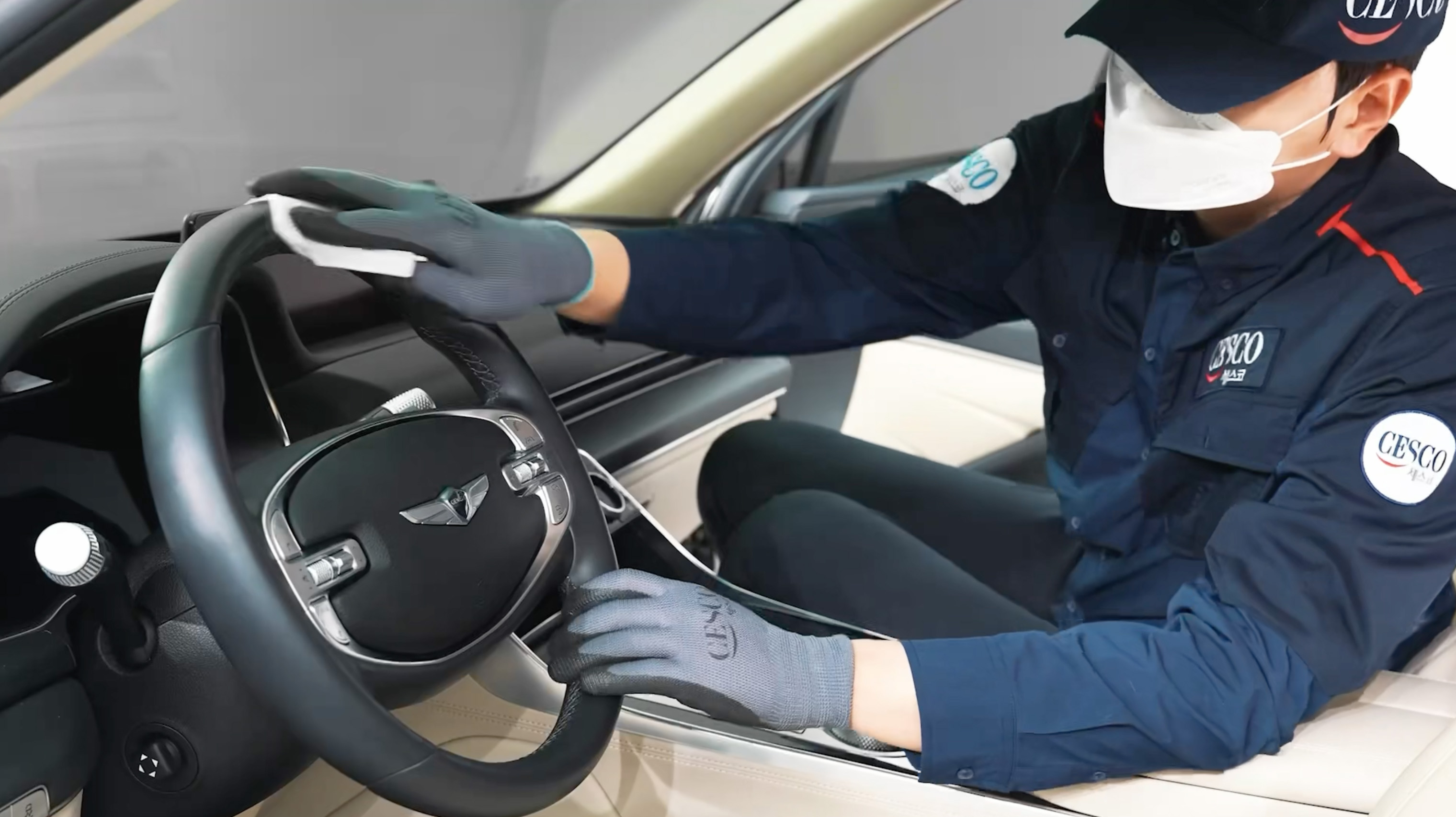 K Car 직영중고차 실내 핸들 클리닝 작업